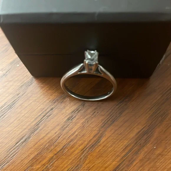 Diamond ring - Picture 2 of 2